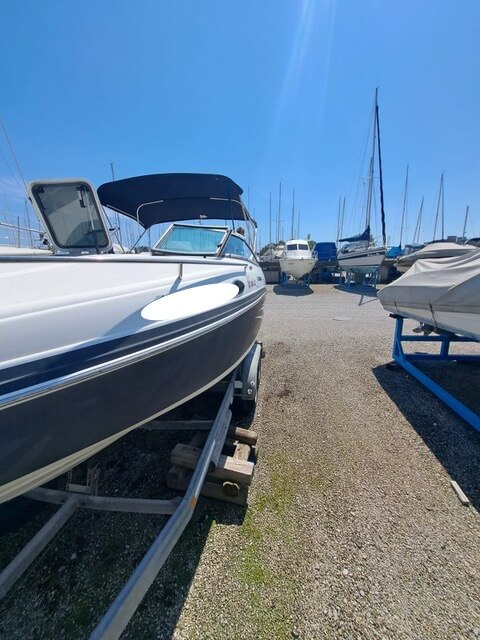 Motorboot Rinker 246 Captiva Cuddy