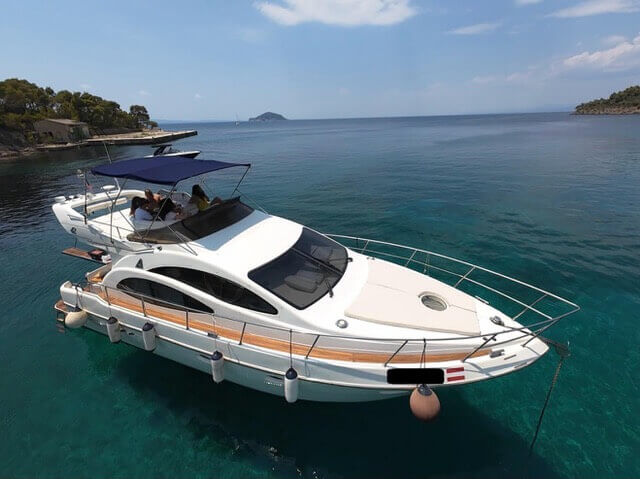 Motorboot Azimut 42