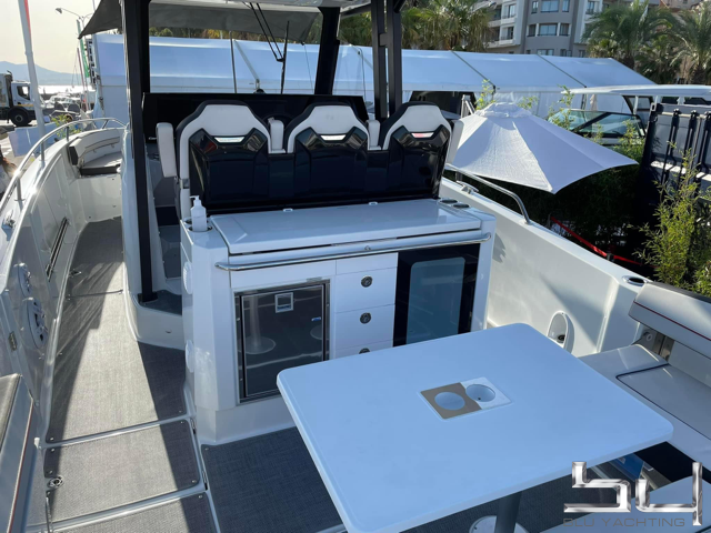 Motorboot Jeanneau 10.5 cc