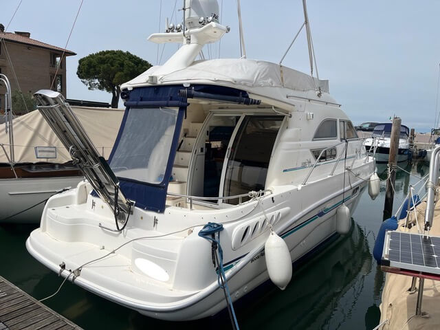 Motorboot Sealine 330 Fly