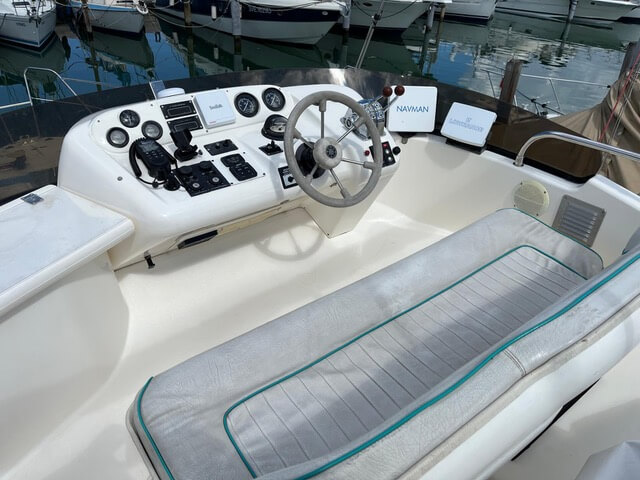 Motorboot Sealine 330 Fly