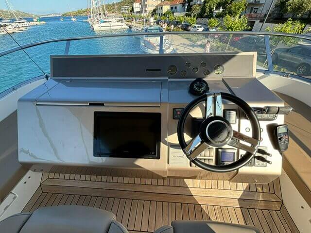 Motorboot Fairline 65 SQUADRON