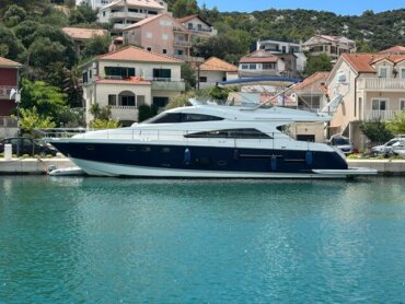 Motorboot Fairline 65 SQUADRON