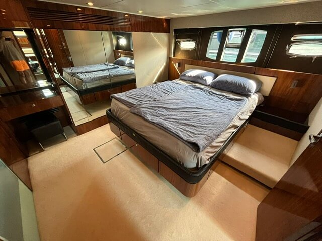 Motorboot Fairline 65 SQUADRON