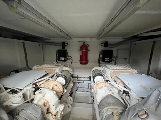 Motorboot Fairline 65 SQUADRON