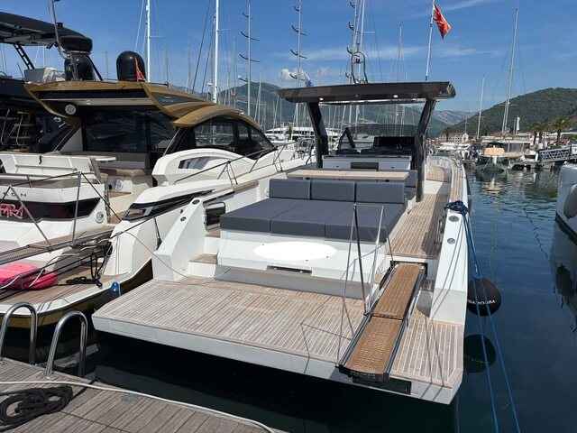 Motorboot Fiart 