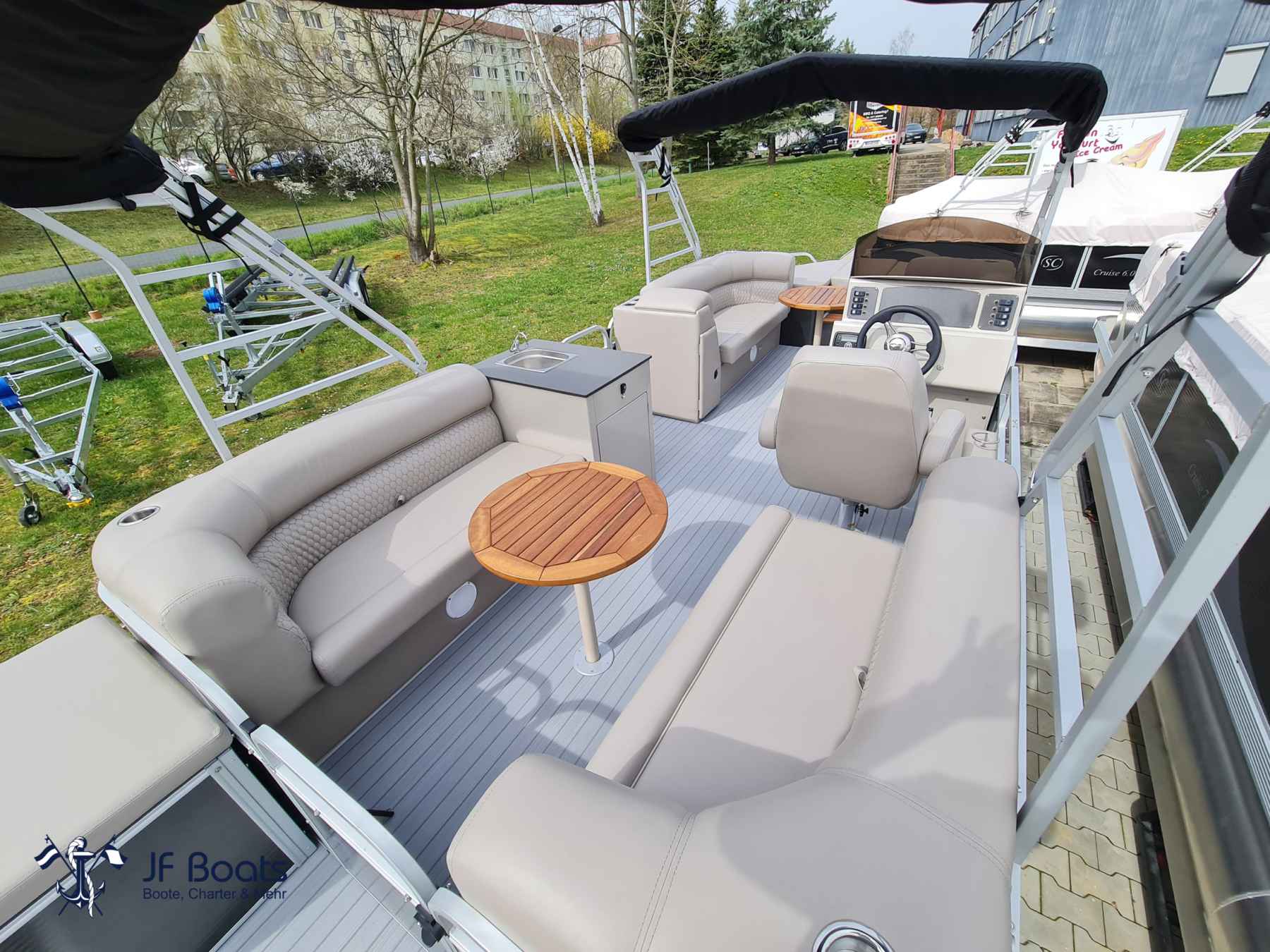 Motorboot Shark Ponton Boot SC7