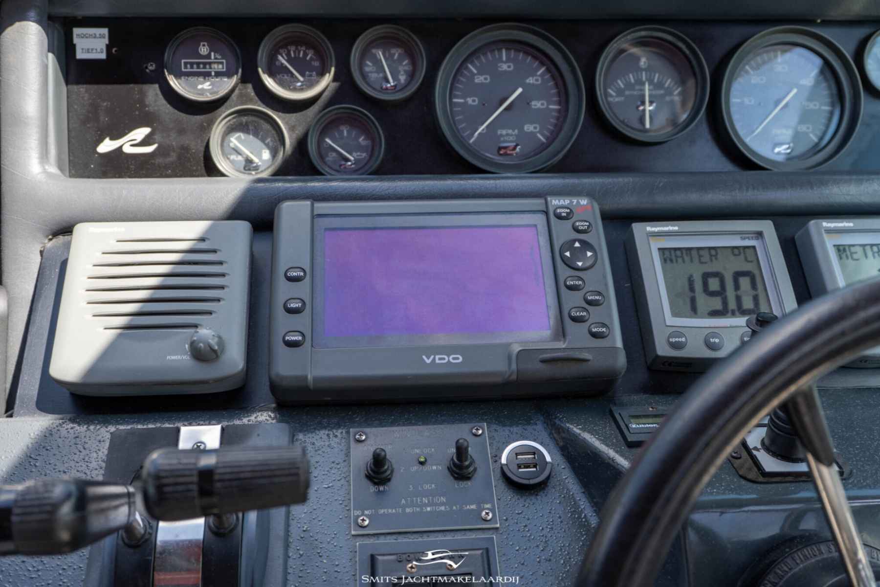 Motorboot Sea Ray 370 Express Cruiser