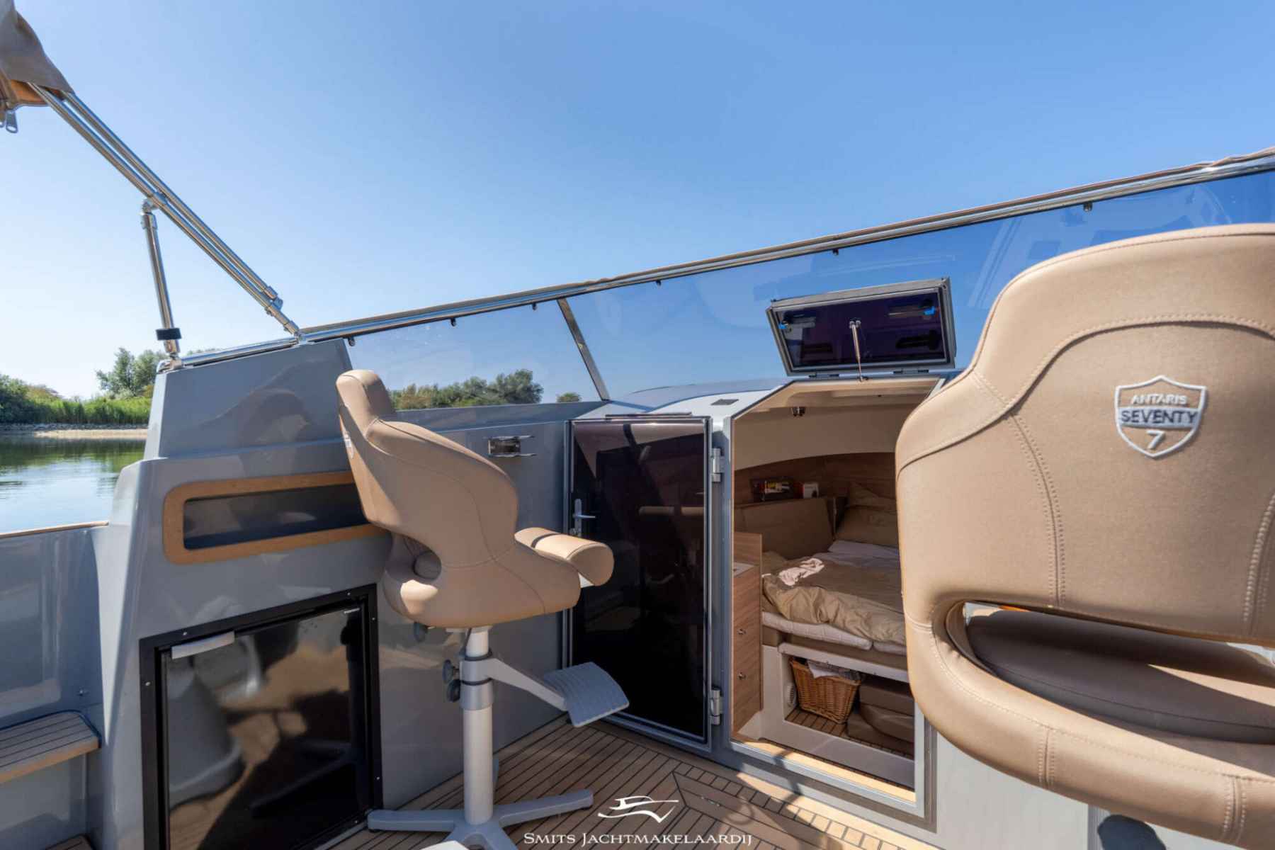 Motorboot Antaris Seventy7 Cabin