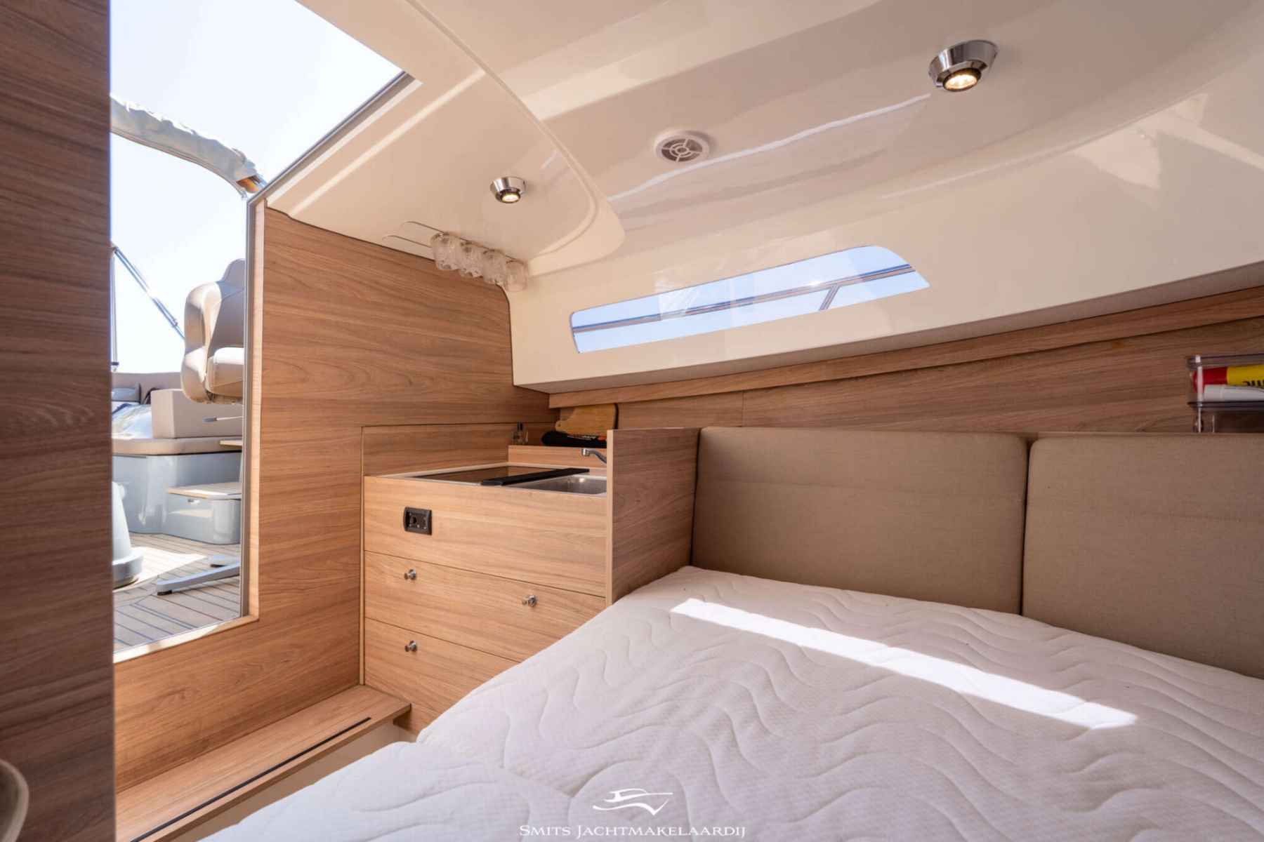 Motorboot Antaris Seventy7 Cabin