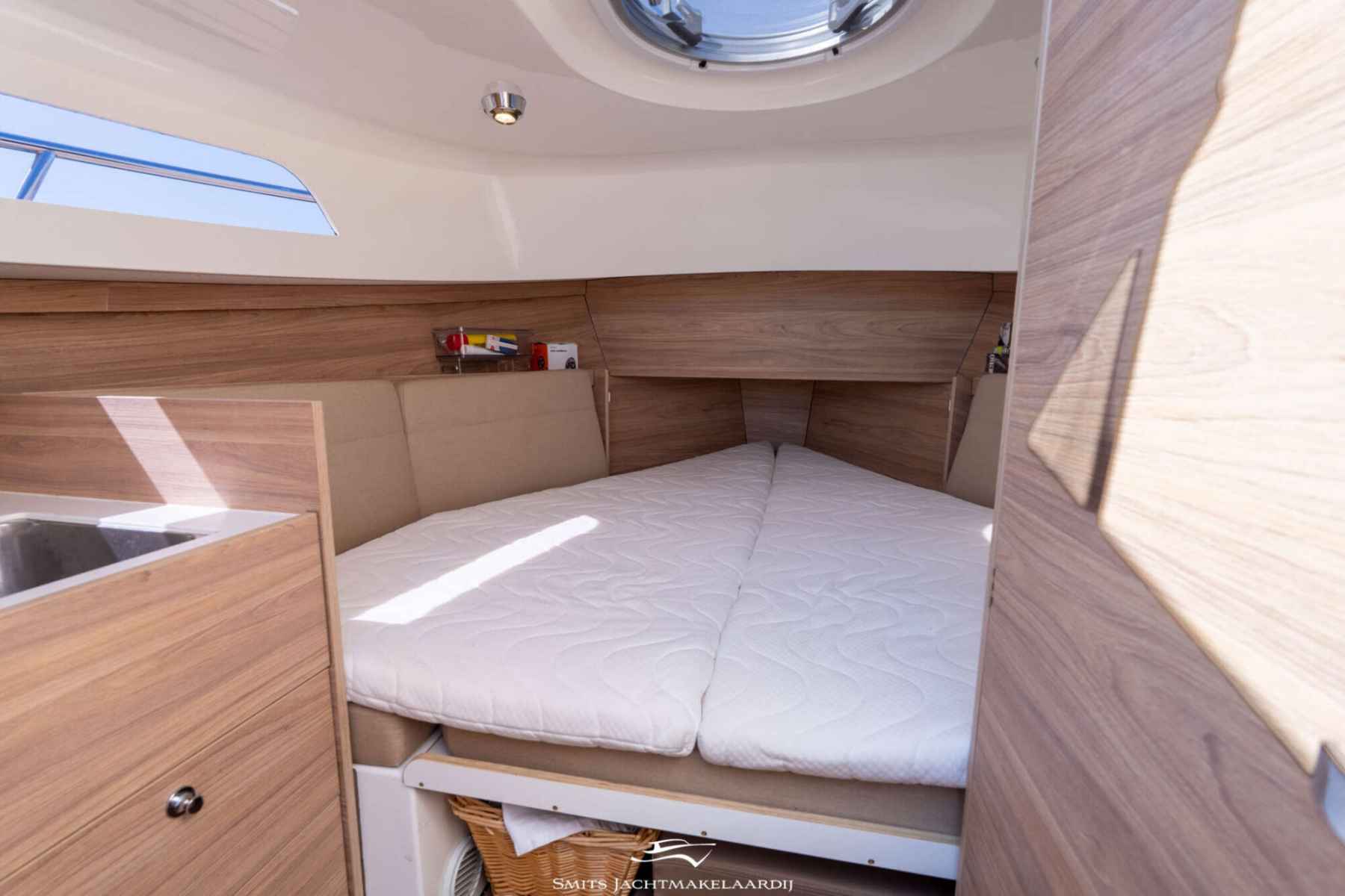 Motorboot Antaris Seventy7 Cabin