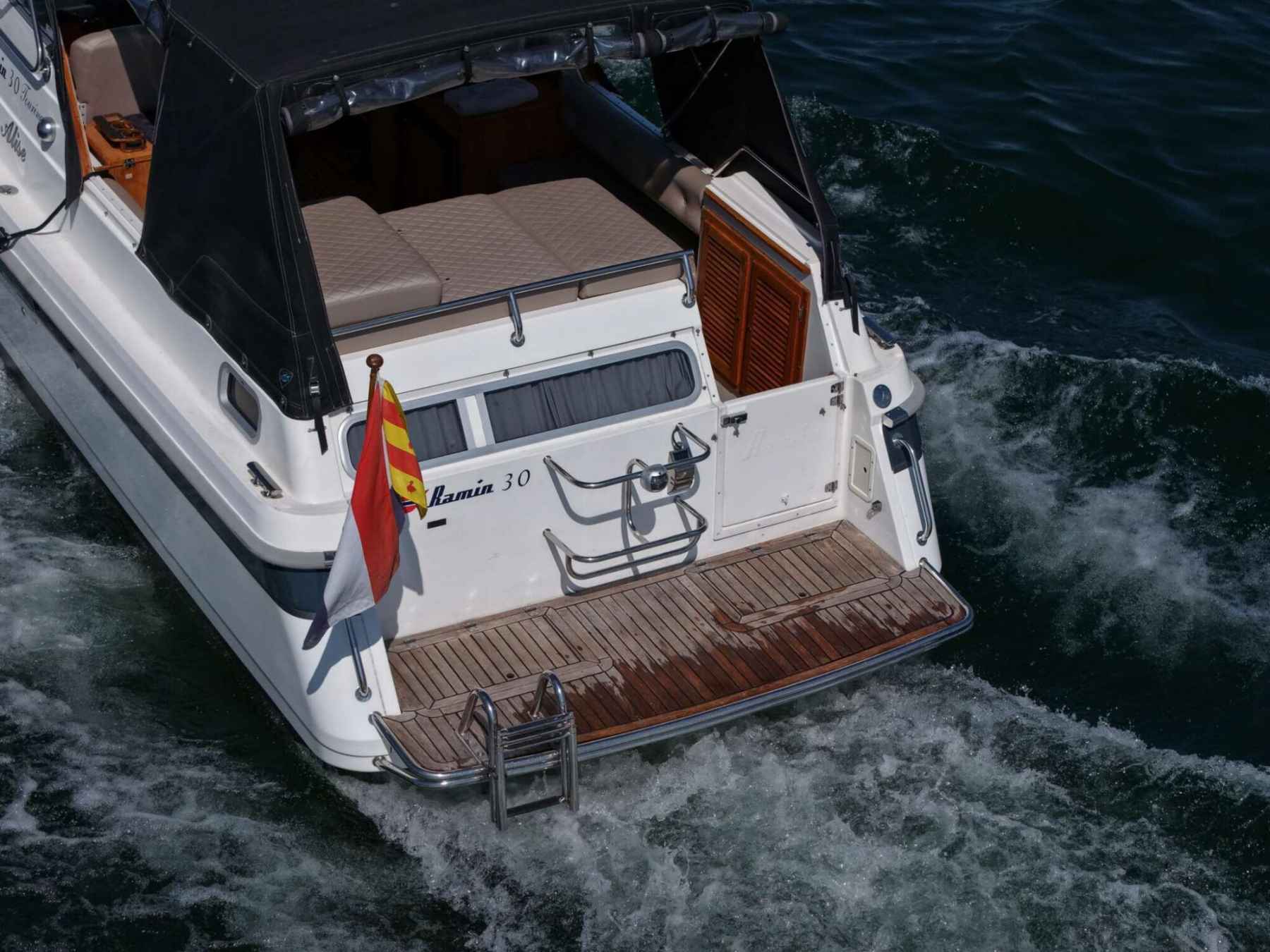 Motorboot Ramin 30 Touring Spiegeldeur