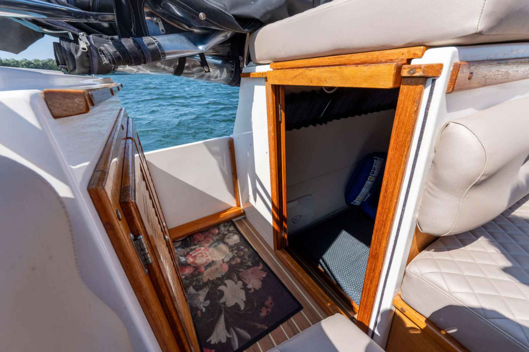 Motorboot Ramin 30 Touring Spiegeldeur