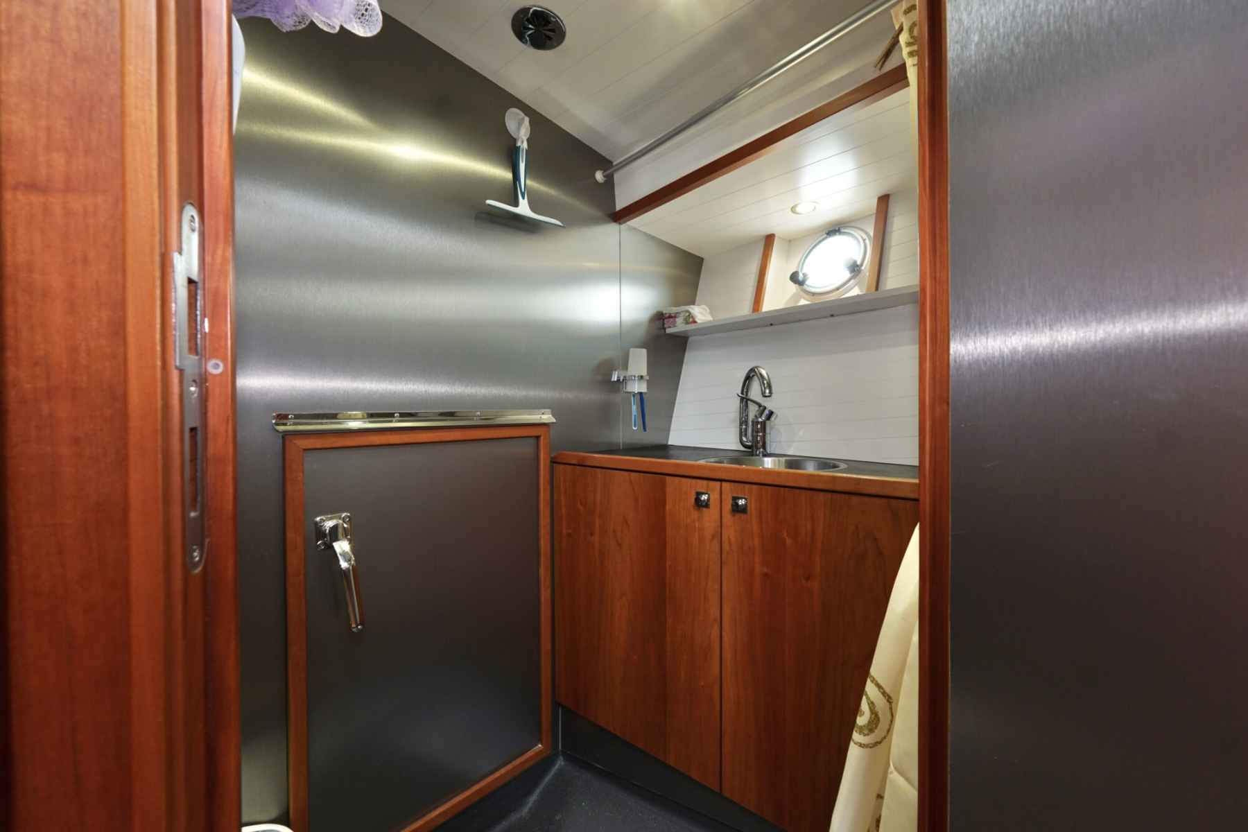 Motorboot Serious Yachts Gently Low Bridge 45 Sedan