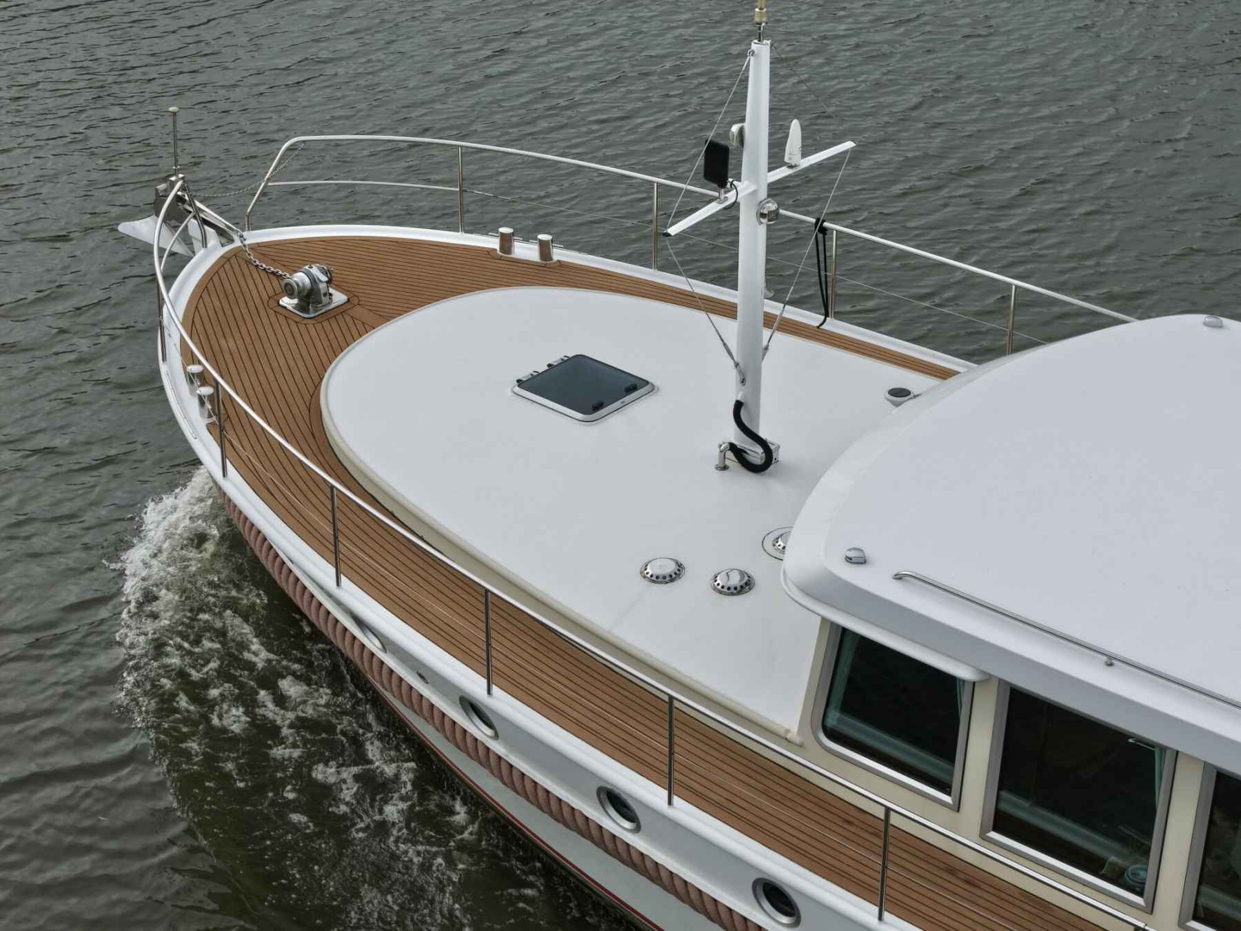 Motorboot Serious Yachts Gently Low Bridge 45 Sedan