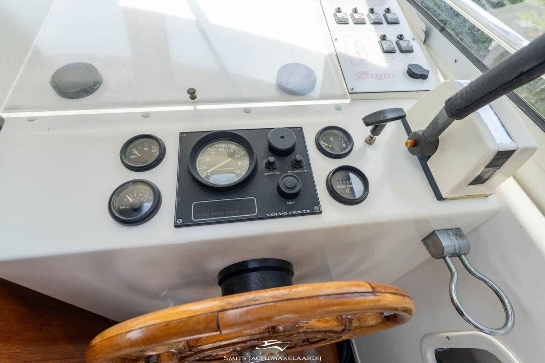 Motorboot Saga 27