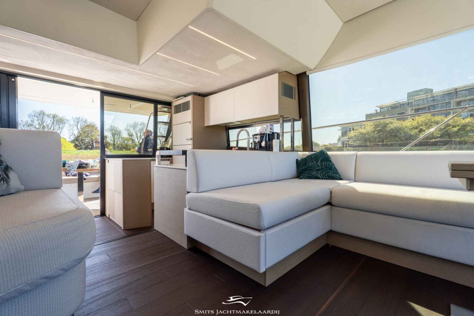 Motorboot Prestige 590 Flybridge