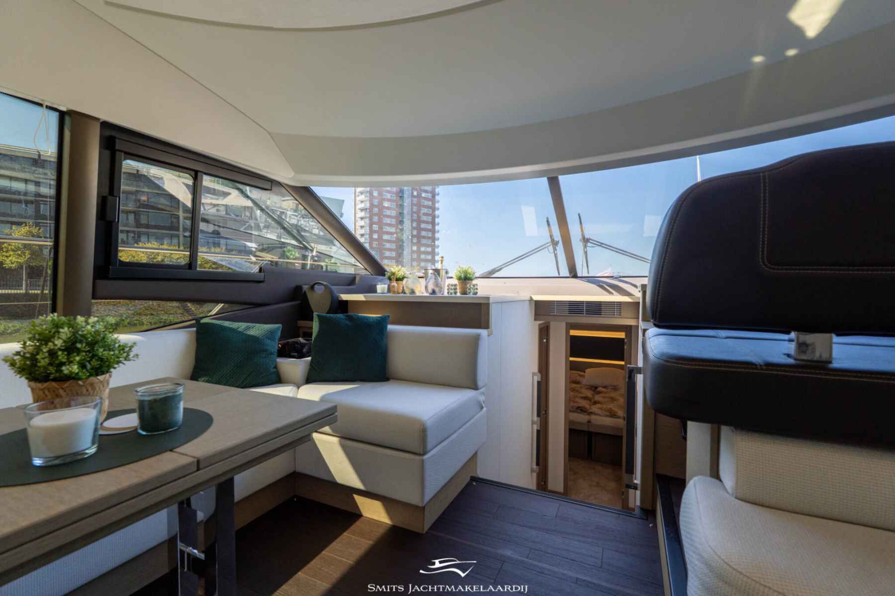 Motorboot Prestige 590 Flybridge