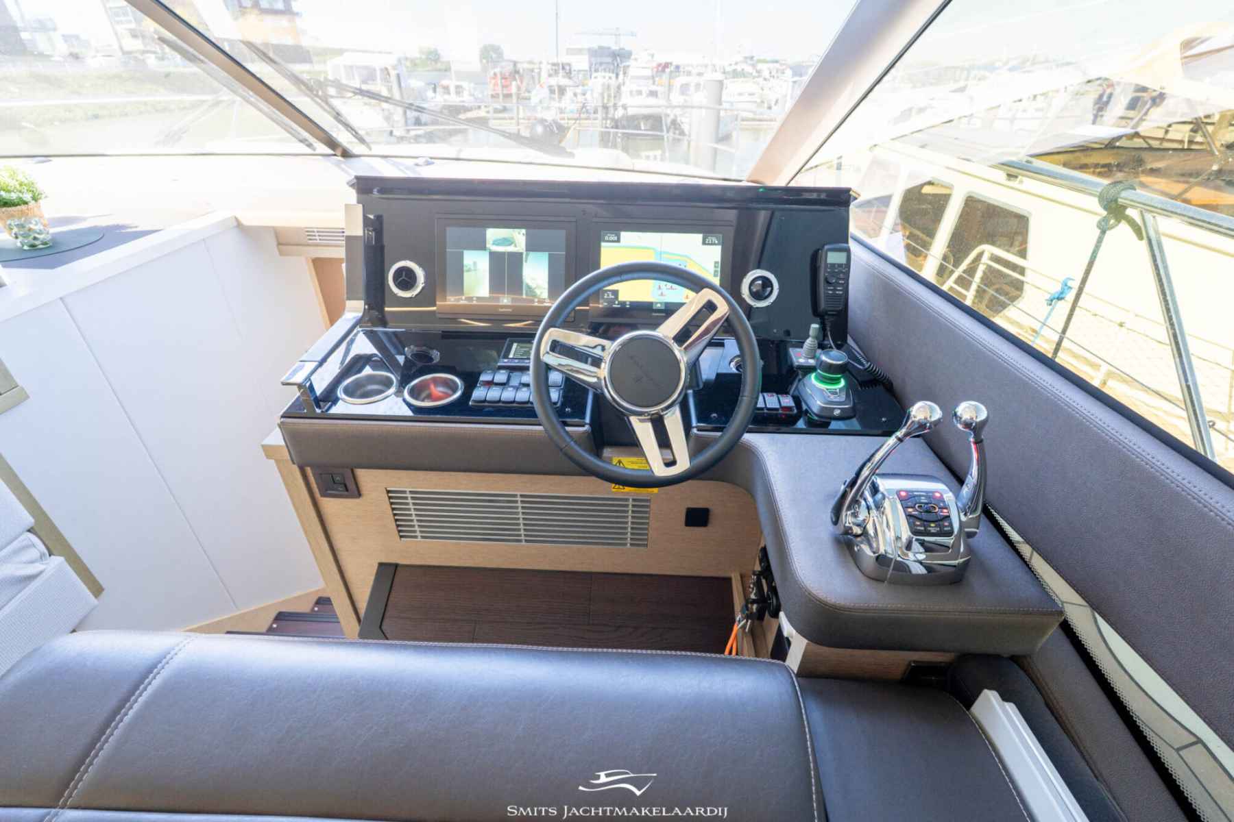 Motorboot Prestige 590 Flybridge