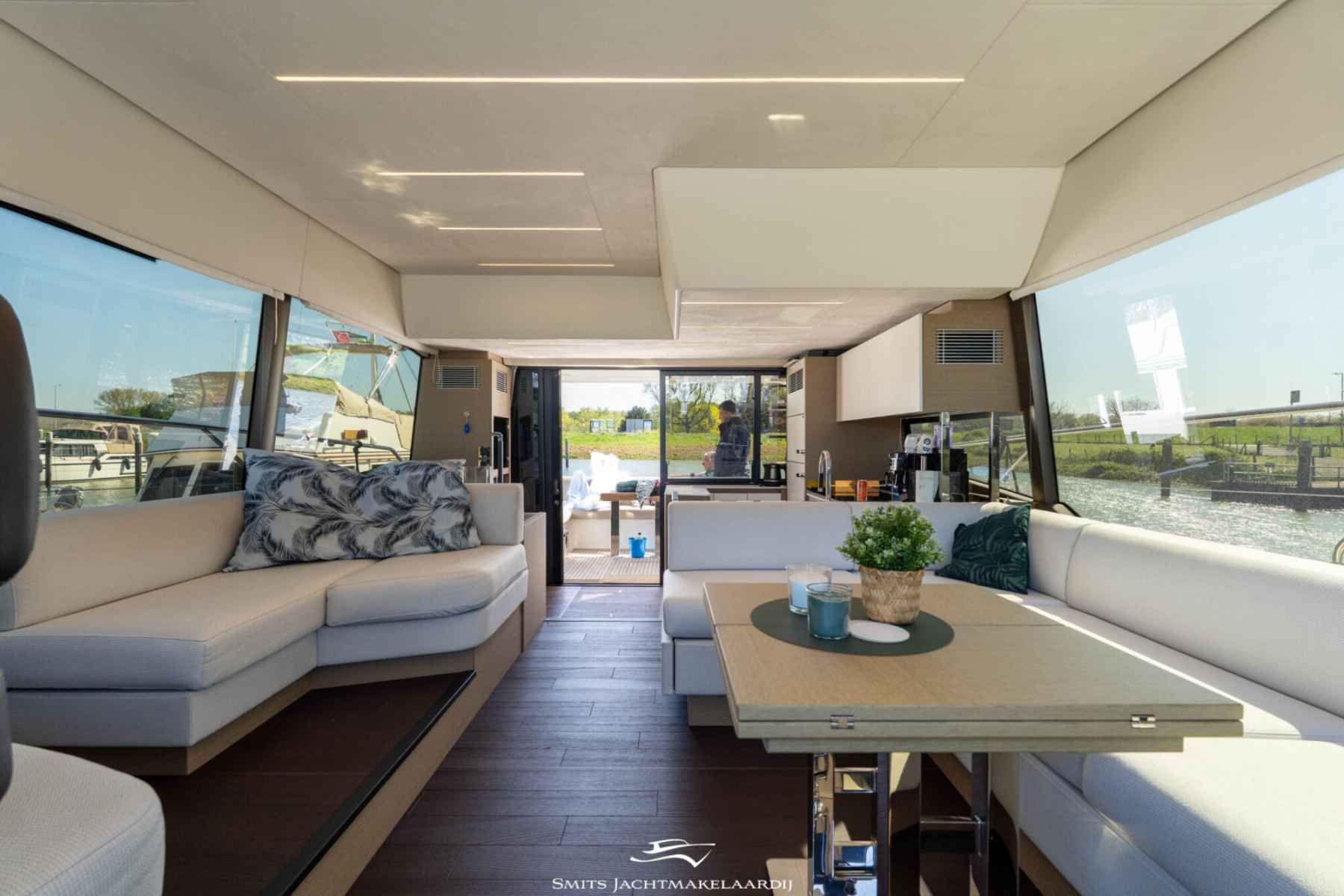 Motorboot Prestige 590 Flybridge