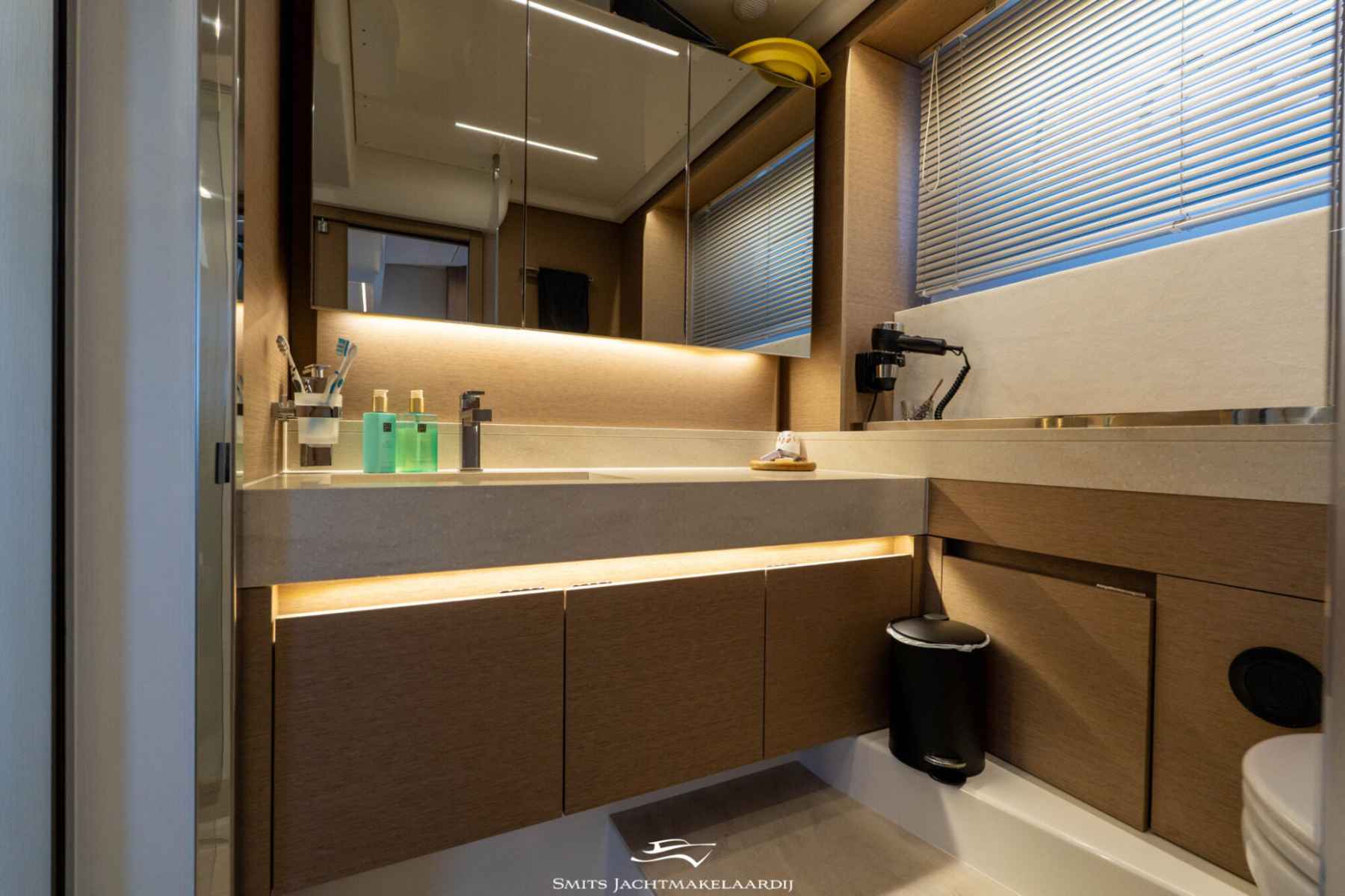 Motorboot Prestige 590 Flybridge