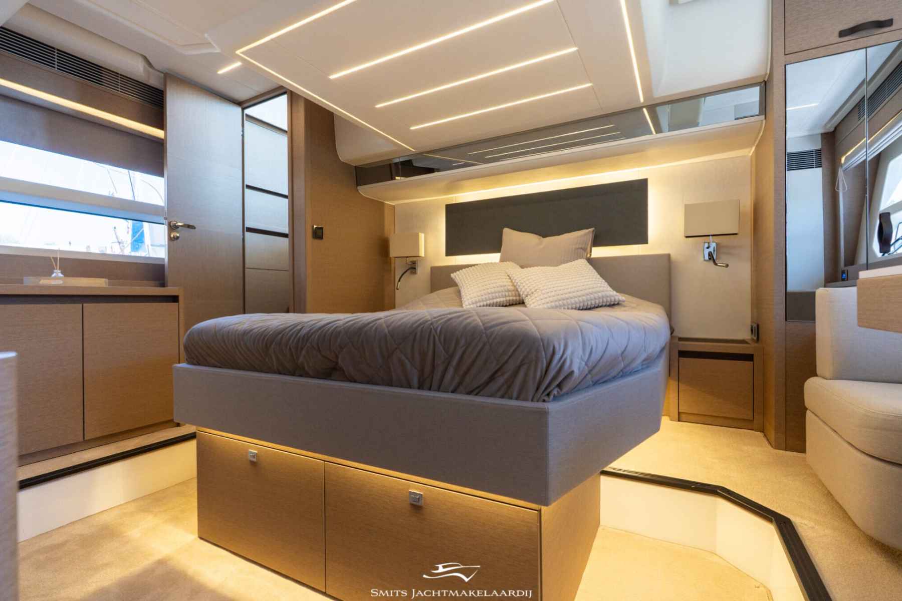 Motorboot Prestige 590 Flybridge
