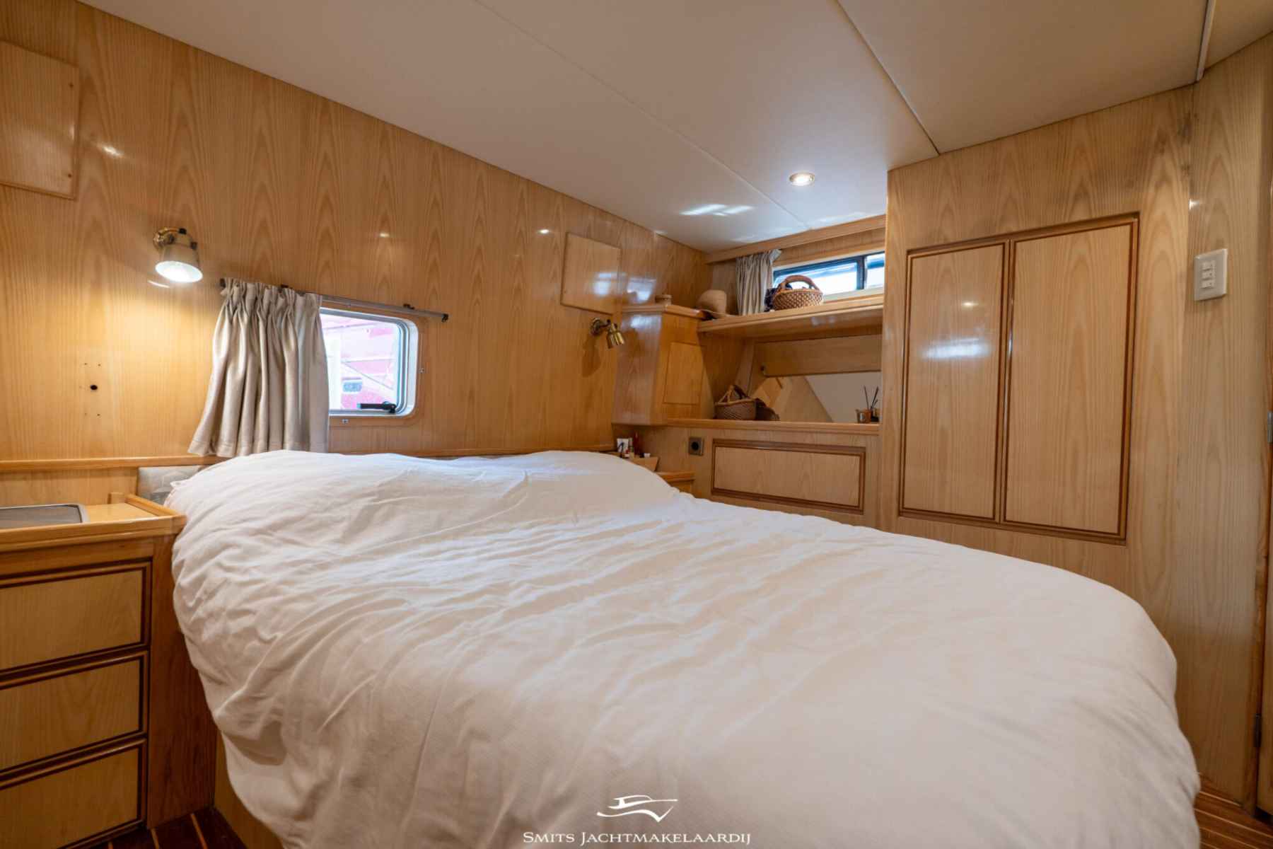 Motorboot Astor 37 Flybridge