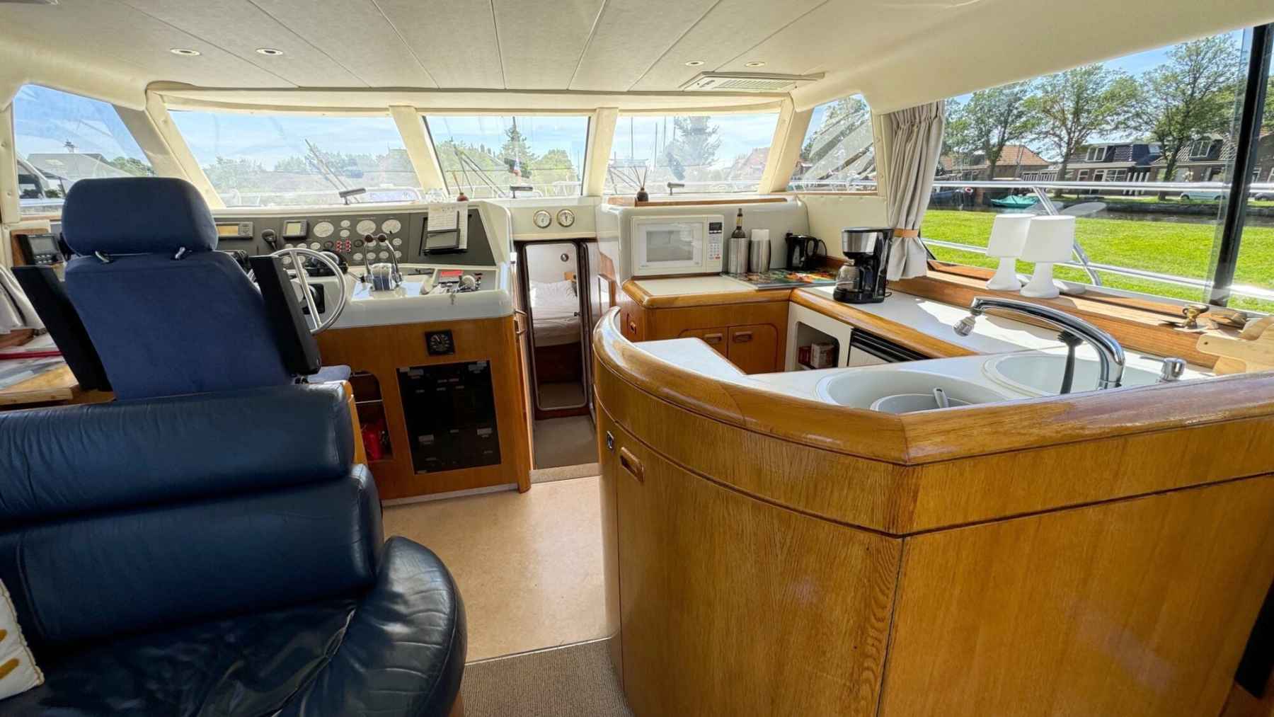 Motorboot Whitewater Wolfe 46 Flybridge