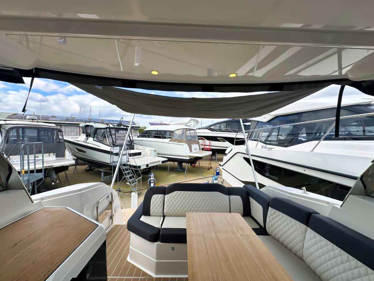 Motorboot Bavaria SR 35 Hardtop
