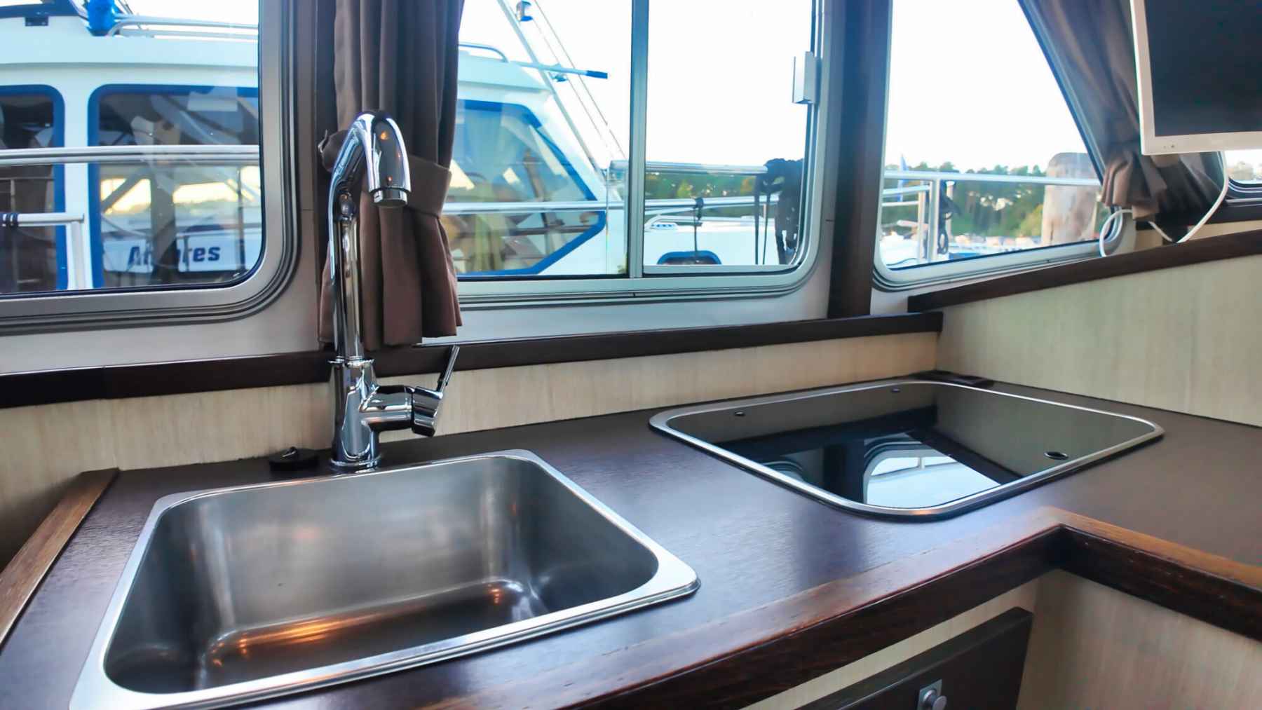 Motorboot Aventura 34 AK Cabrio