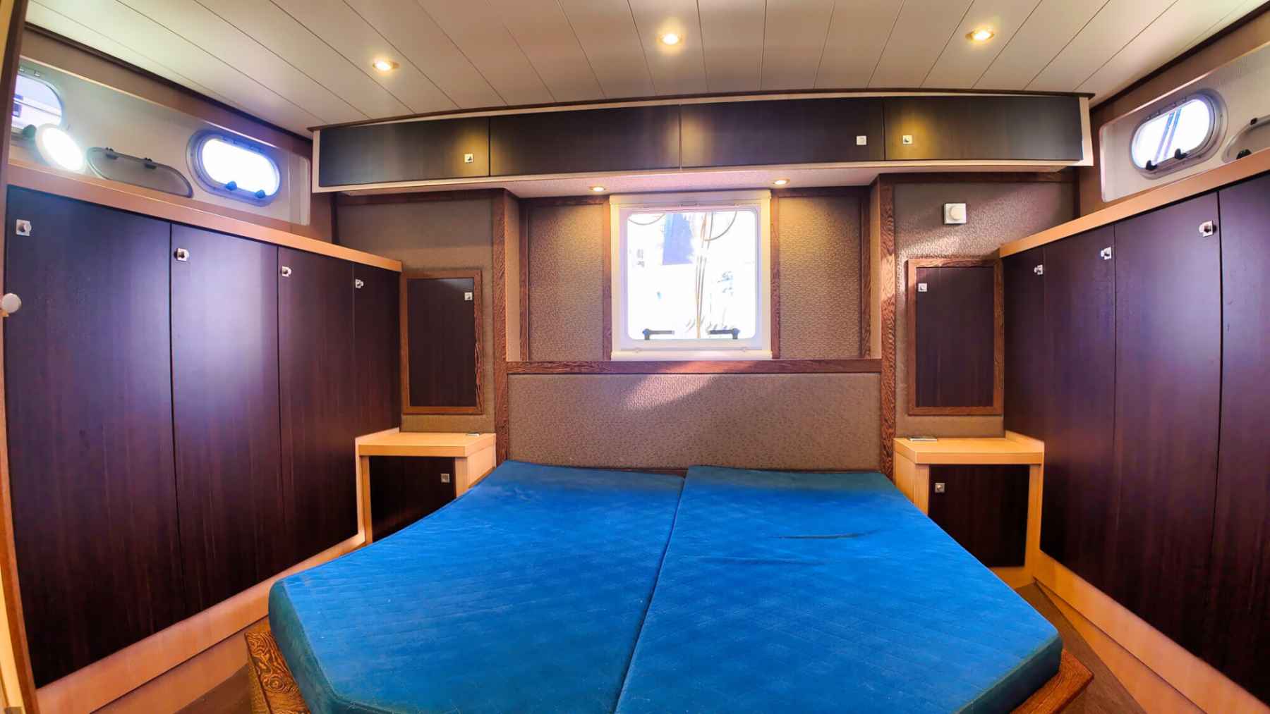 Motorboot Aventura 43 AK Cabrio