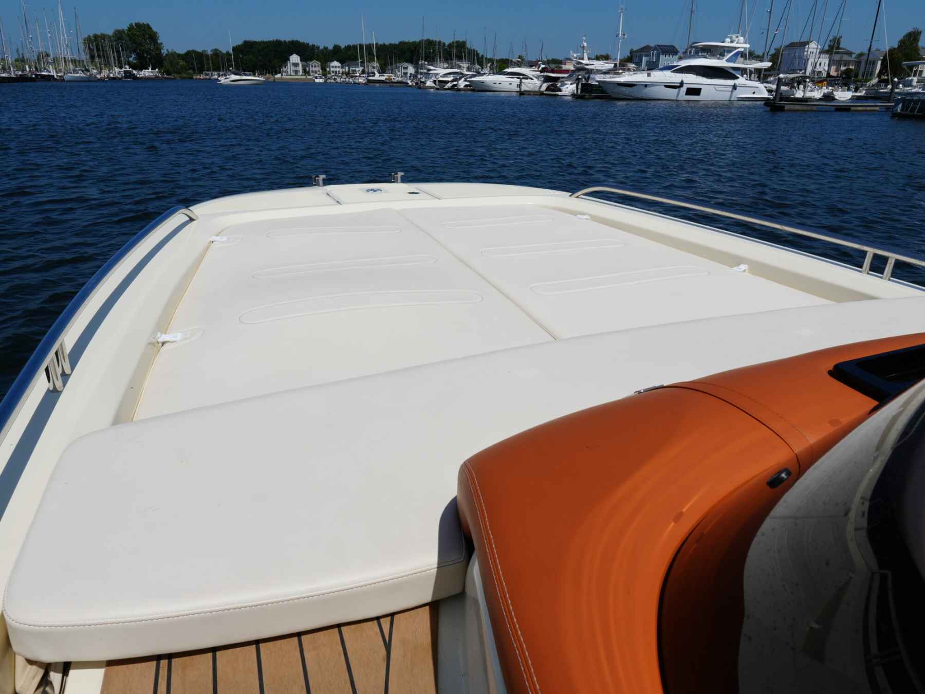 Motorboot Invictus 270 CX