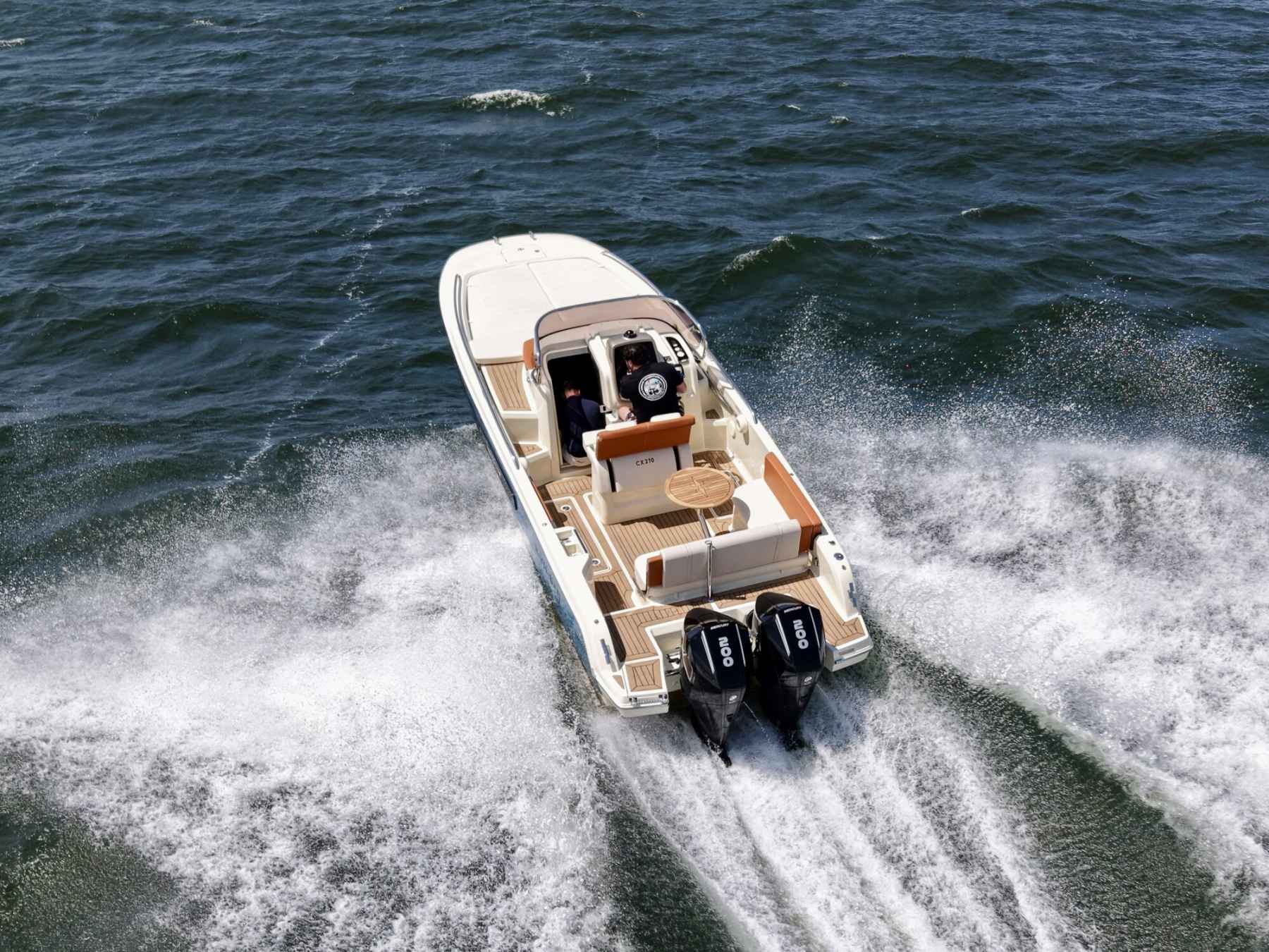 Motorboot Invictus 270 CX
