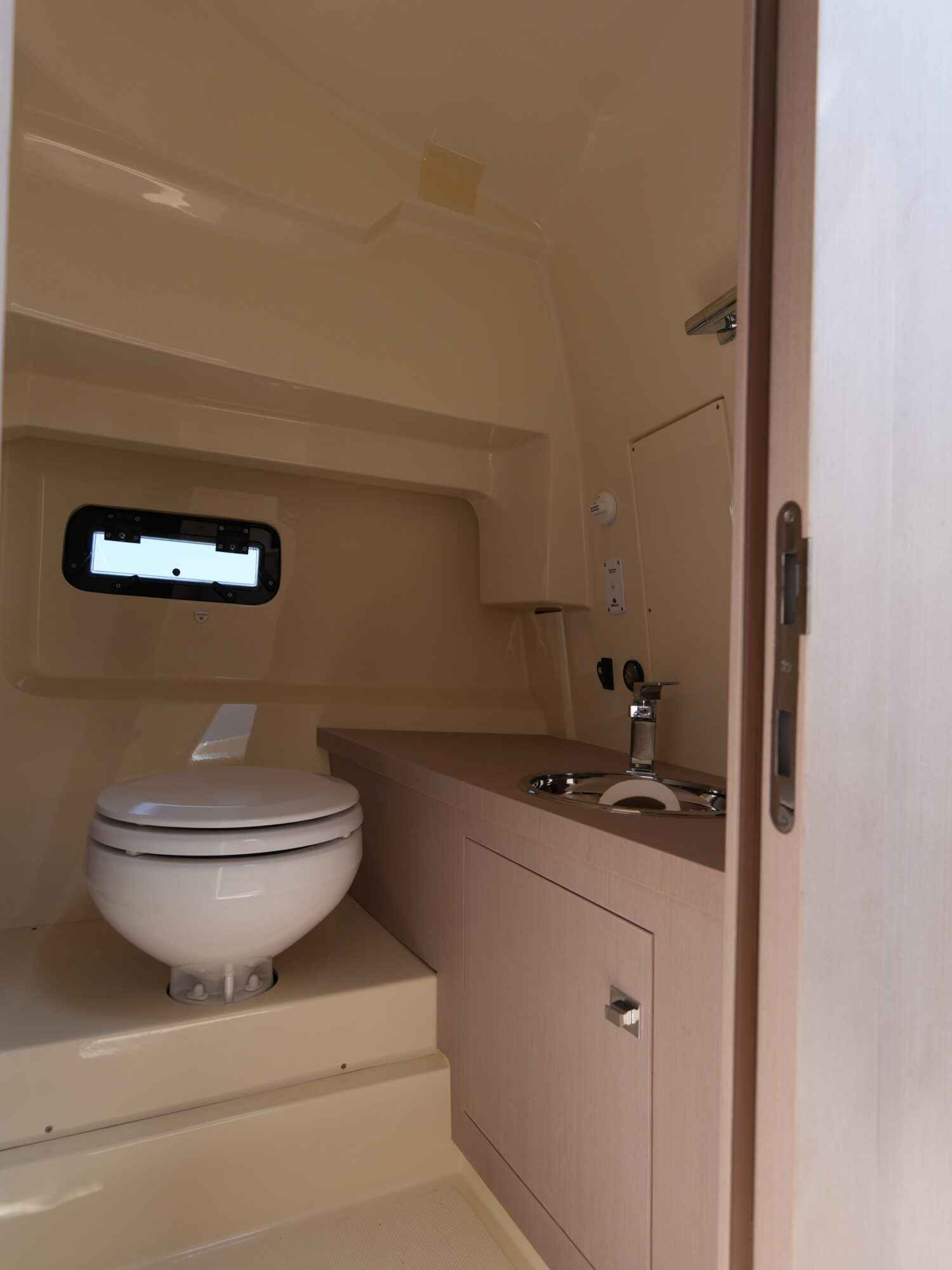 Motorboot Invictus 270 CX