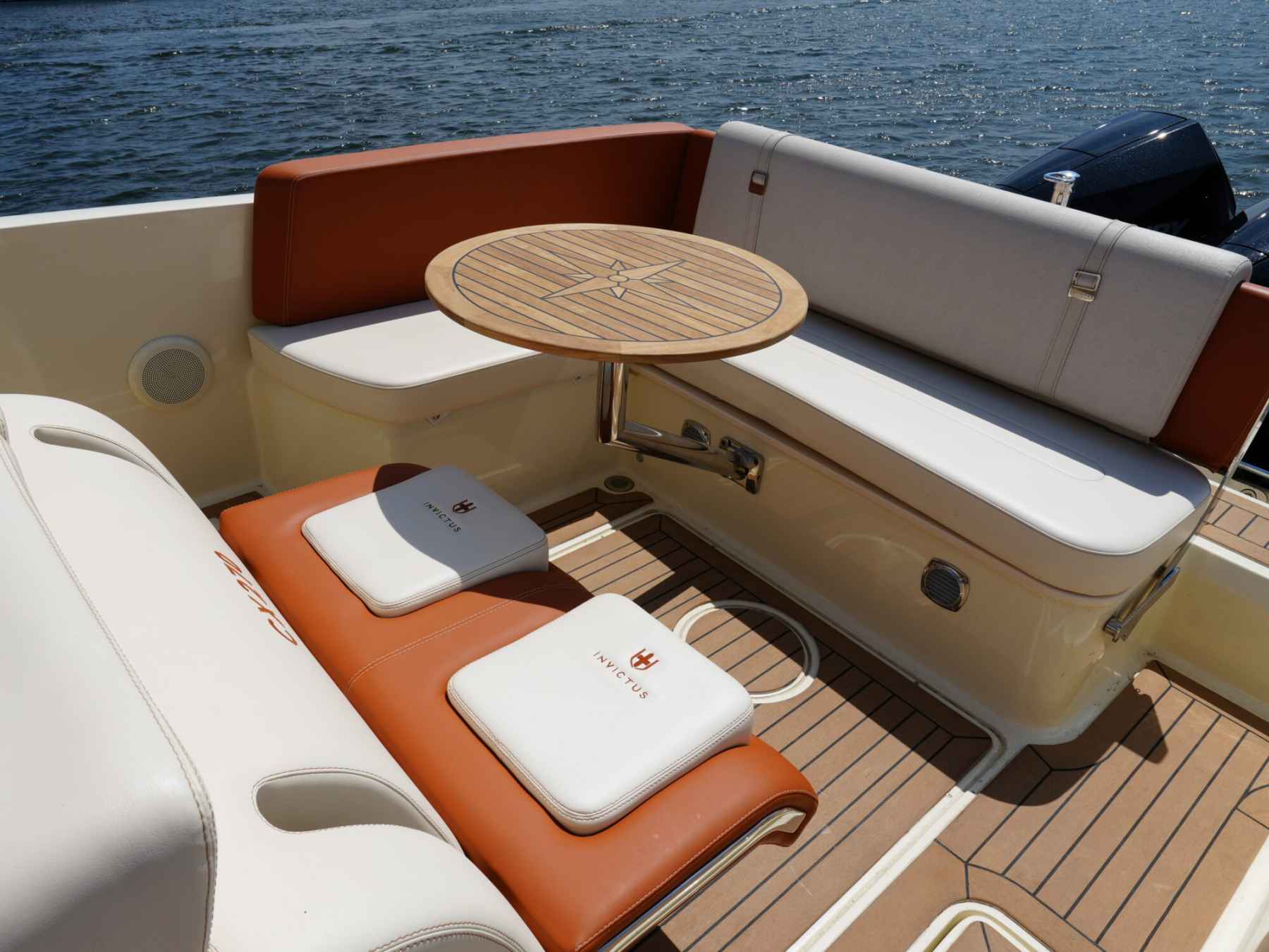 Motorboot Invictus 270 CX