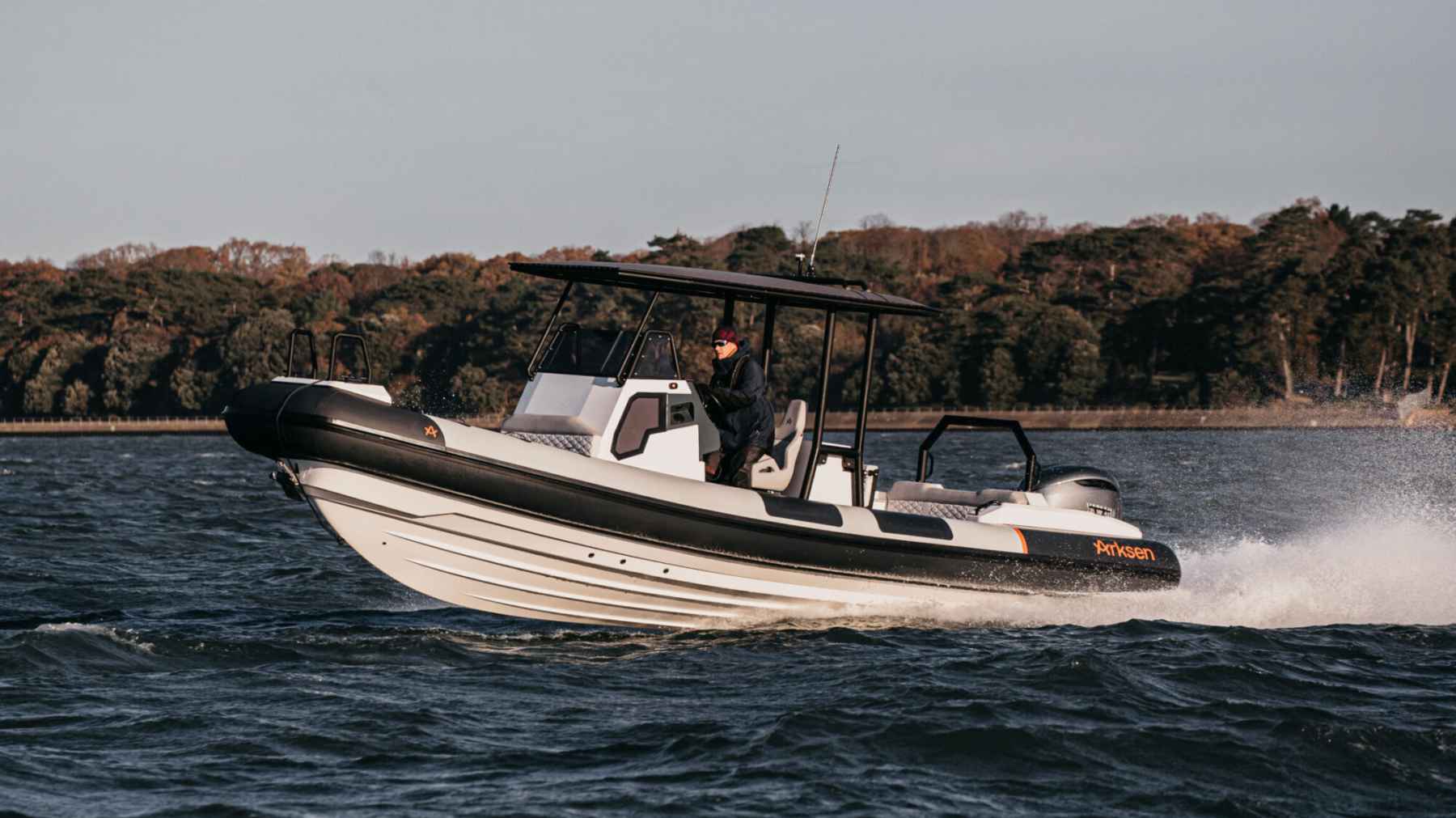 Motorboot Arksen 8