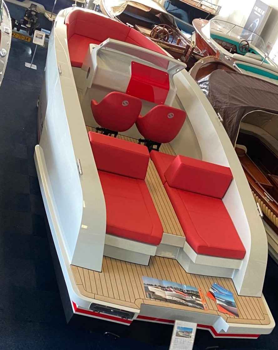 Motorboot Salut 29 CC