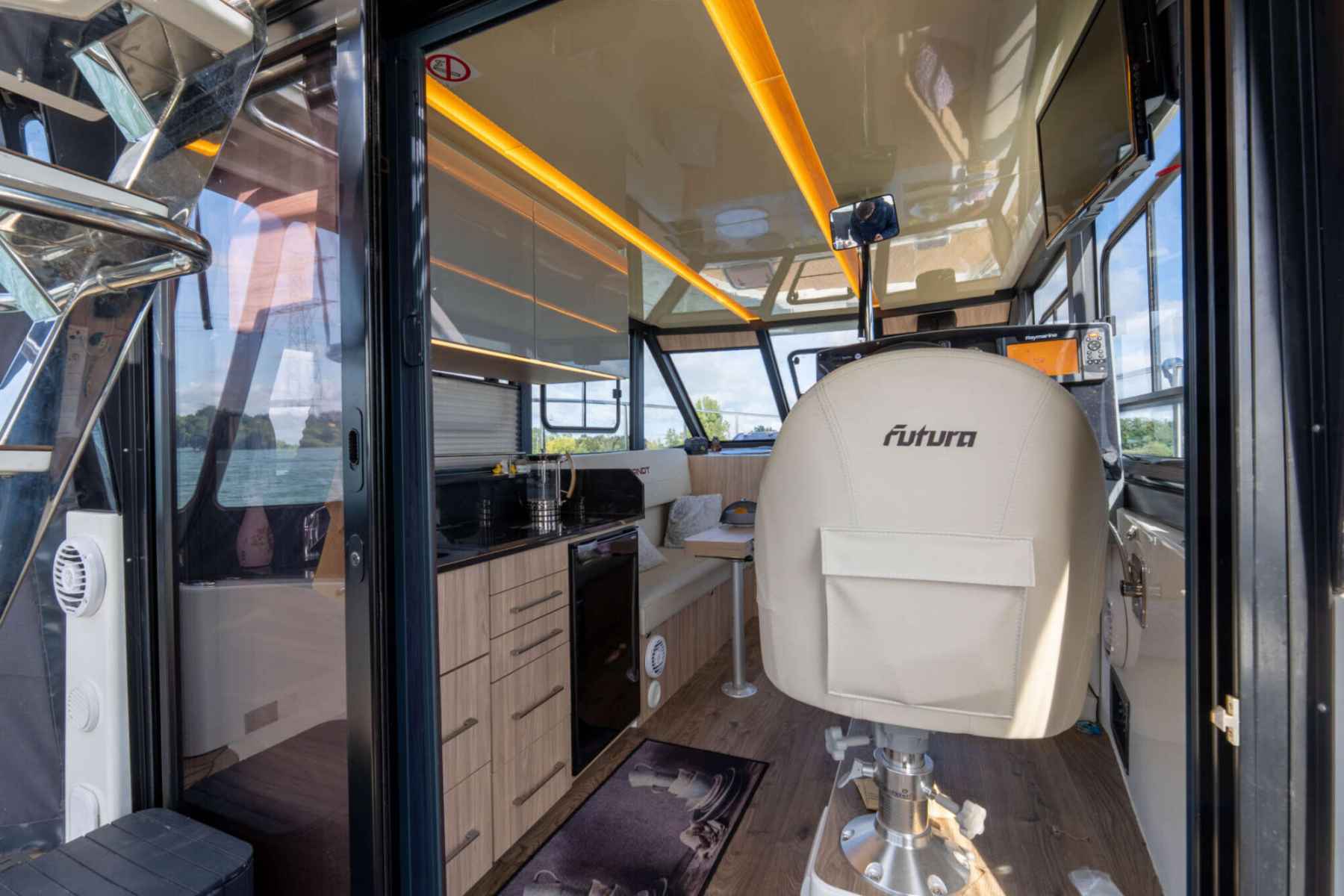 Motorboot Cobra Yachts Futura 40 Grand Horizon