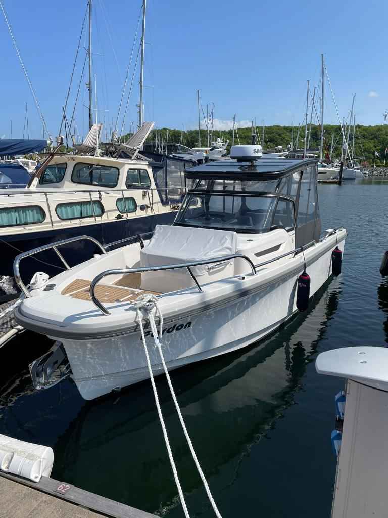 Motorboot Nimbus T8 T-Top