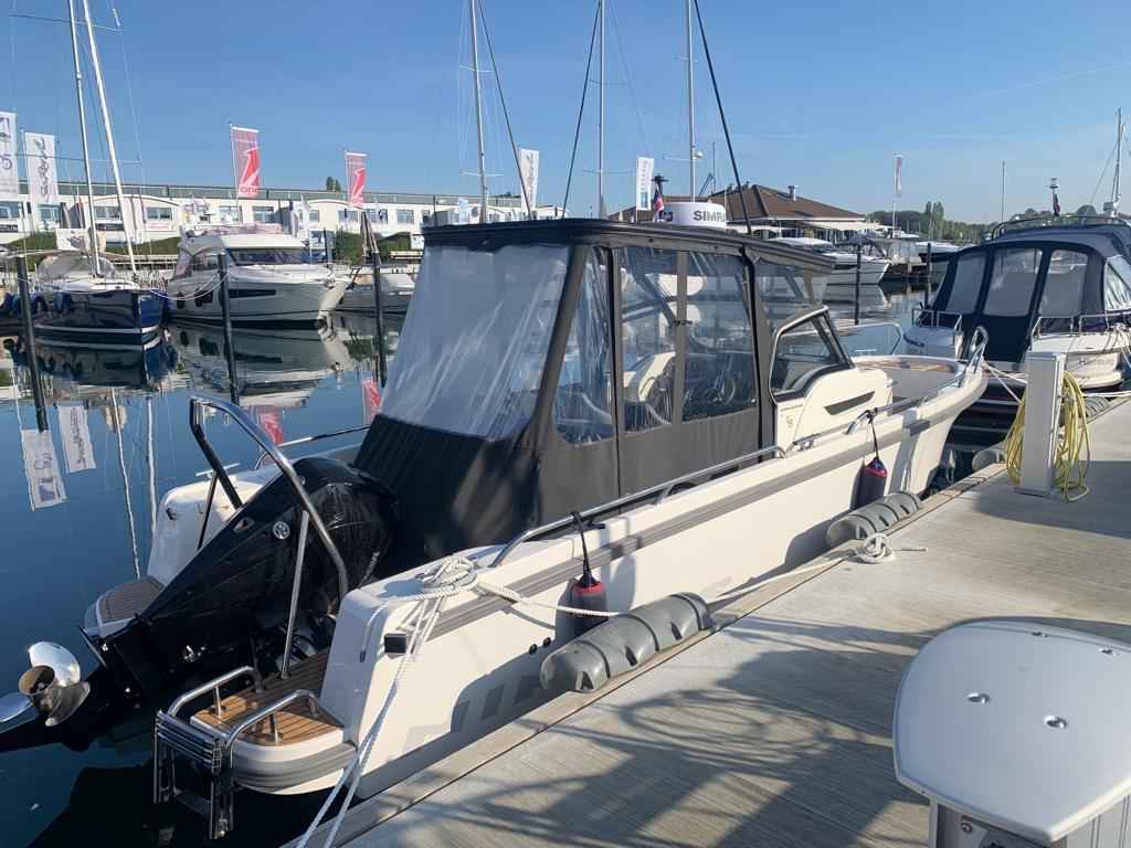 Motorboot Nimbus T8 T-Top