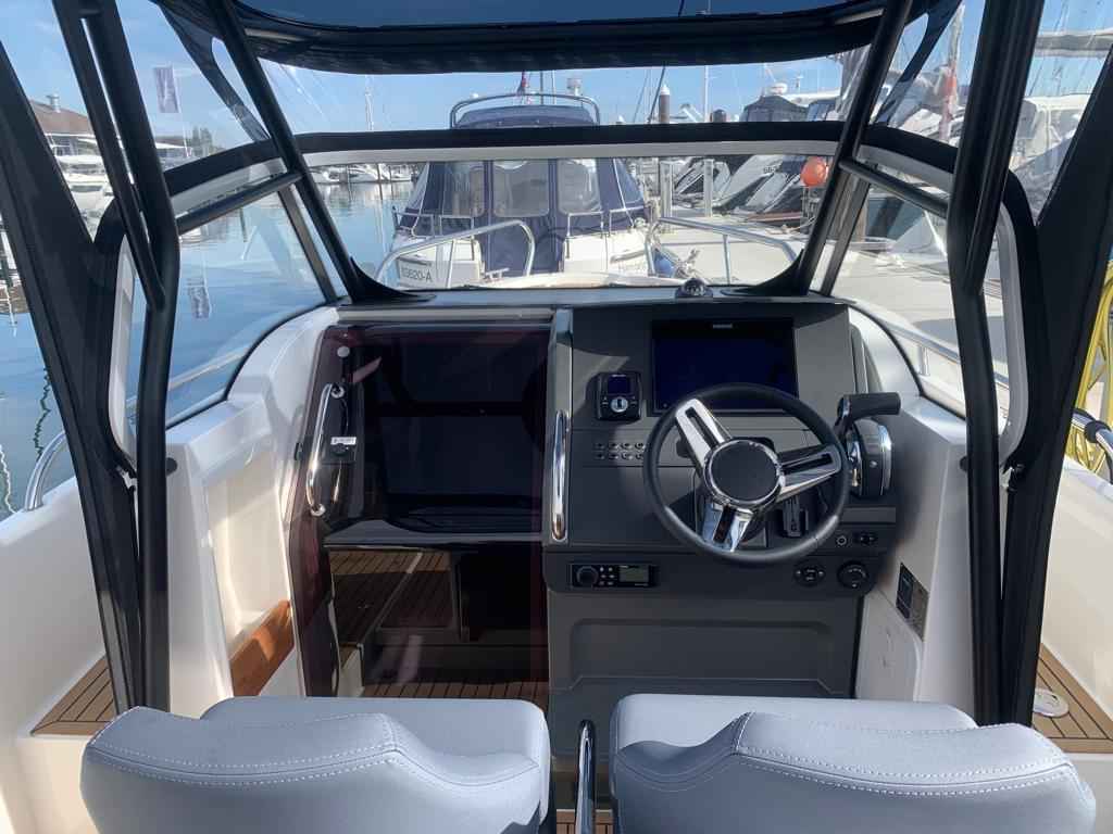 Motorboot Nimbus T8 T-Top