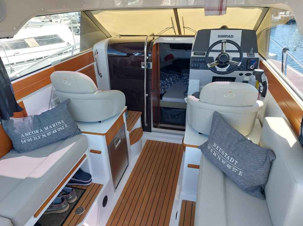 Motorboot Aquador 25 HT