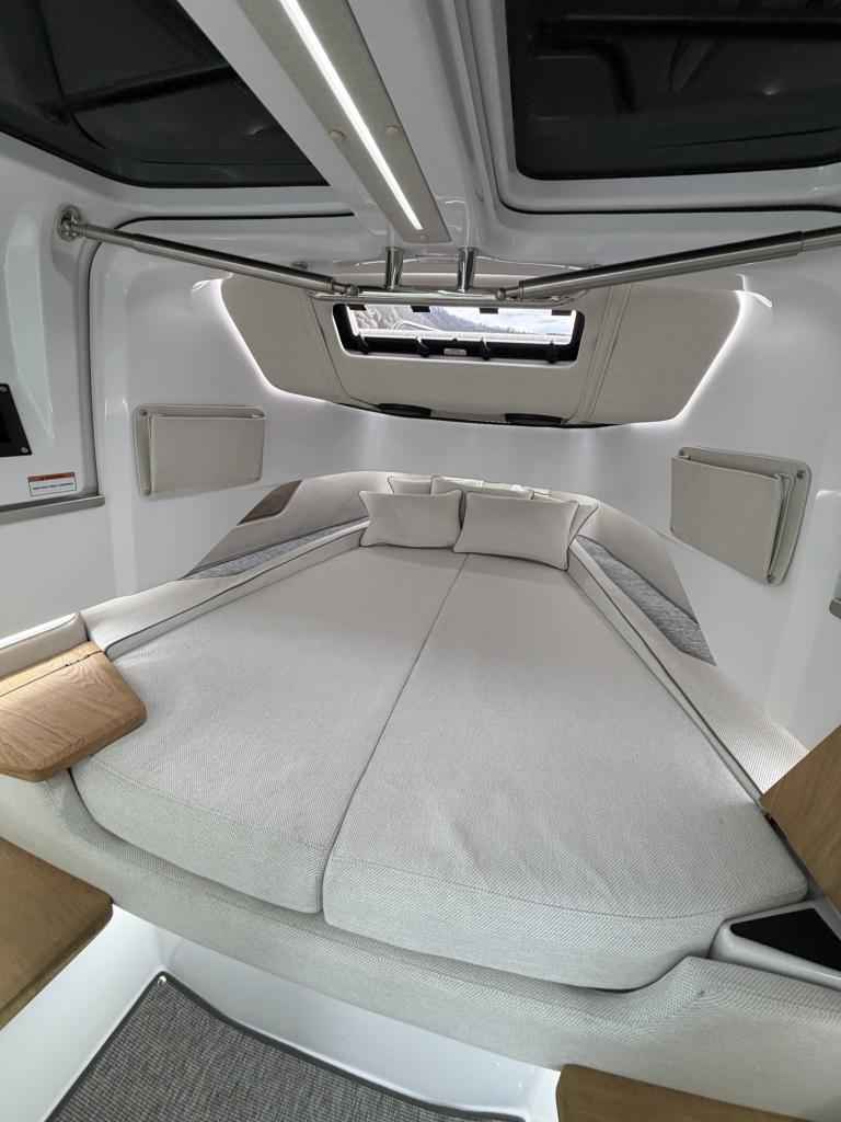 Motorboot Axopar 37 XC Cross Cabin