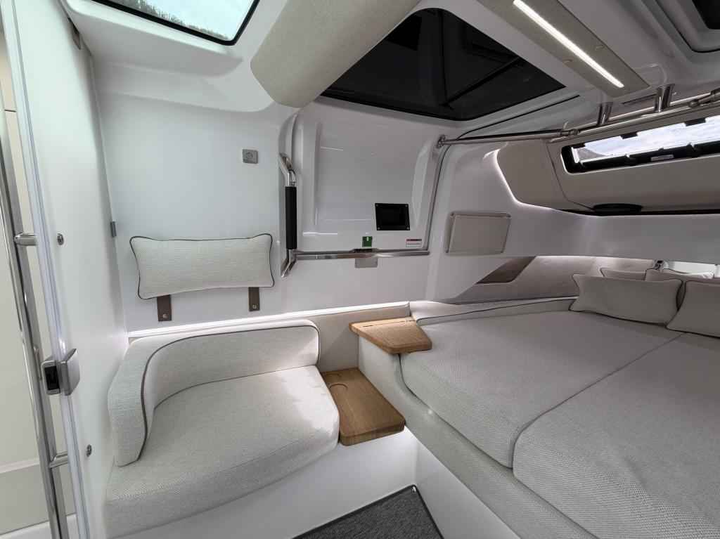 Motorboot Axopar 37 XC Cross Cabin