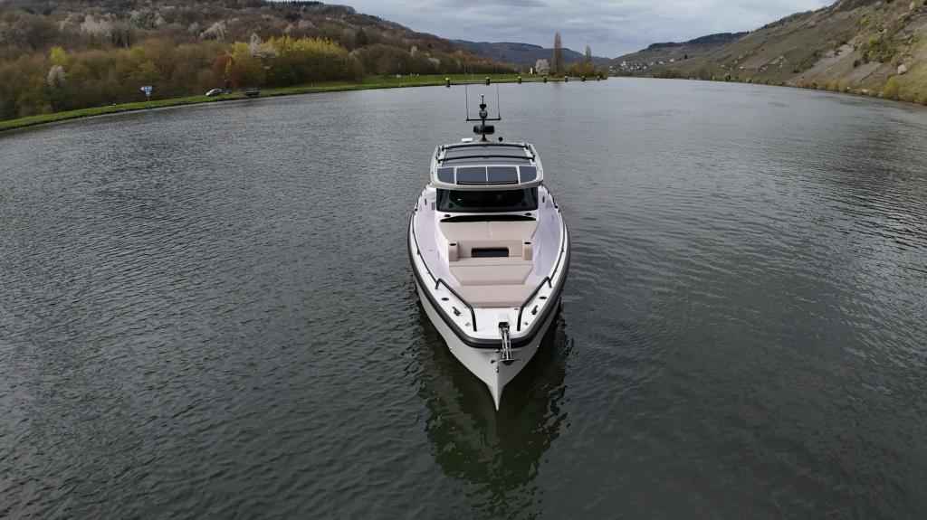 Motorboot Axopar 37 XC Cross Cabin