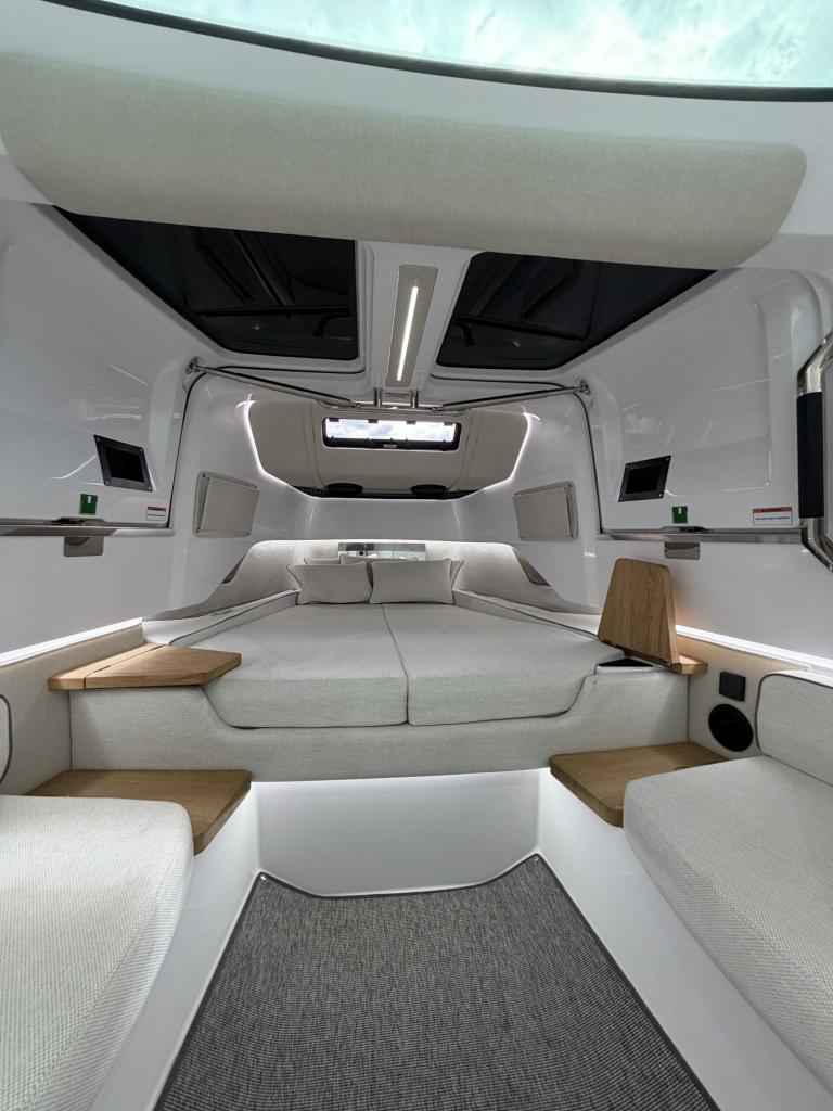 Motorboot Axopar 37 XC Cross Cabin