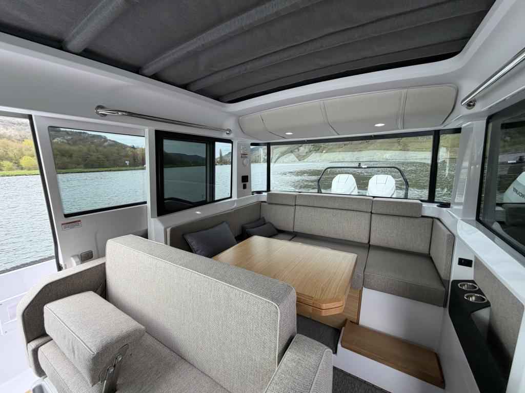 Motorboot Axopar 37 XC Cross Cabin