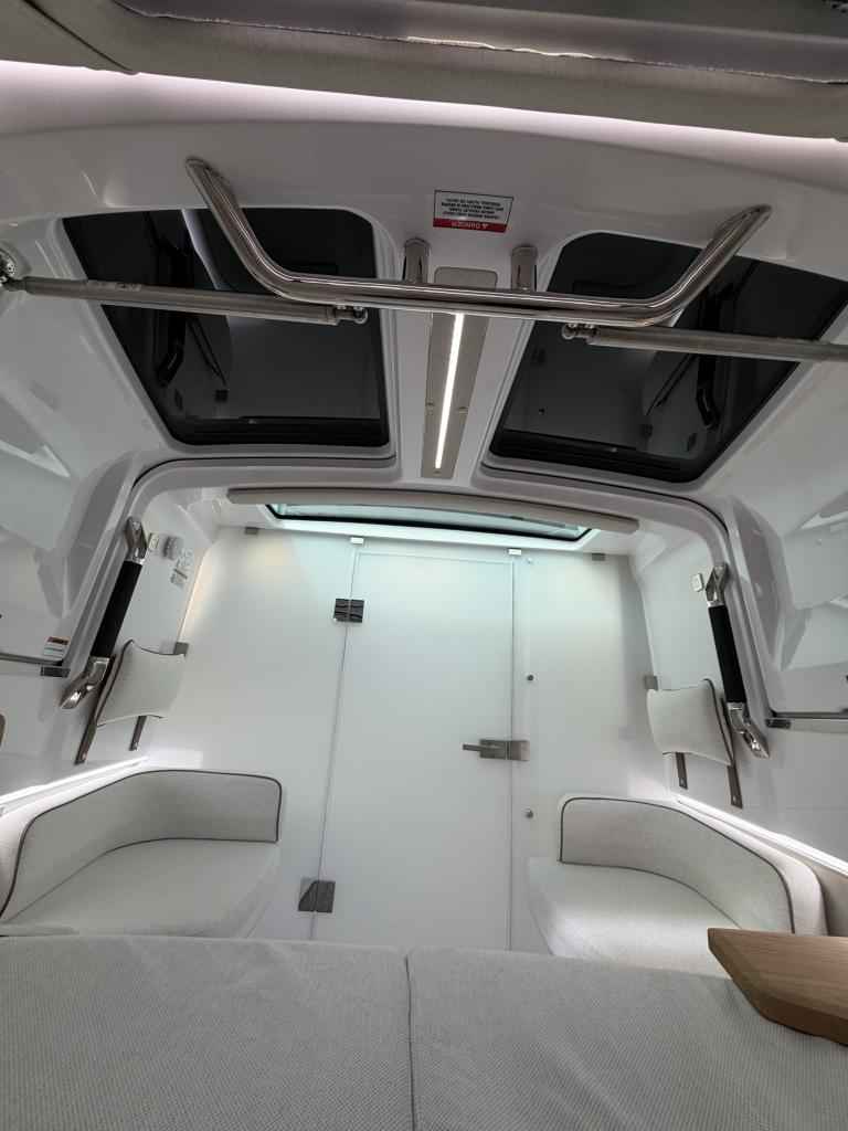 Motorboot Axopar 37 XC Cross Cabin