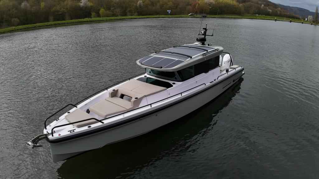 Motorboot Axopar 37 XC Cross Cabin