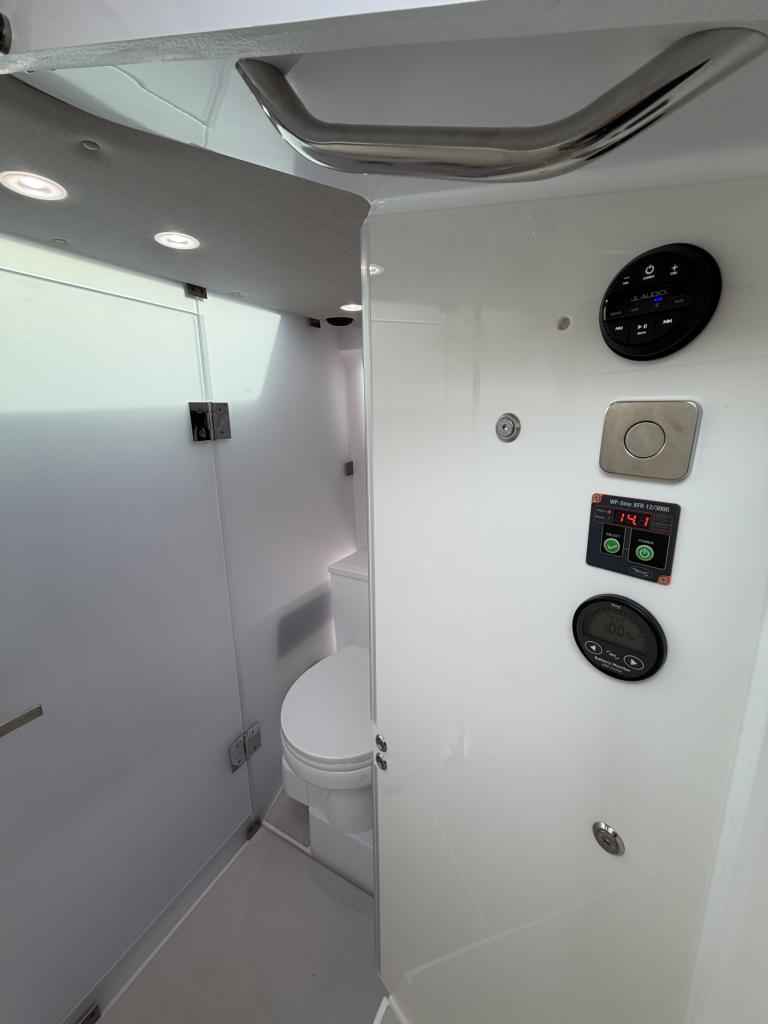 Motorboot Axopar 37 XC Cross Cabin